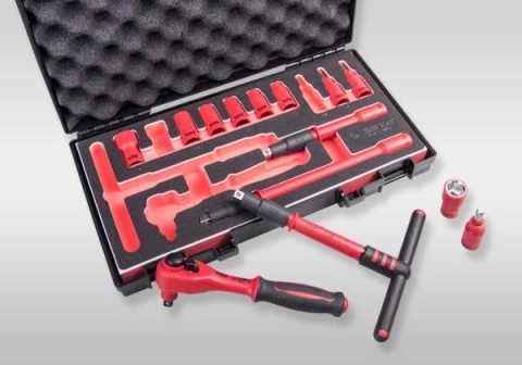 PROMOCJA - 35VE01MRV - ZESTAW NASADEK IZOLOWANYCH 3/8" 14cz. KRÓTKIE. 6-kąt. 10 - 19mm. Z AKCESORIAMI. CHROM. KASETA Z TWORZYWA PROMOCJA - 35VE01MRV - ZESTAW NASADEK IZOLOWANYCH 3/8" 14cz. KRÓTKIE. 6-kąt. 10 - 19mm. Z AKCESORIAMI. CHROM. KASETA Z TWORZYWA